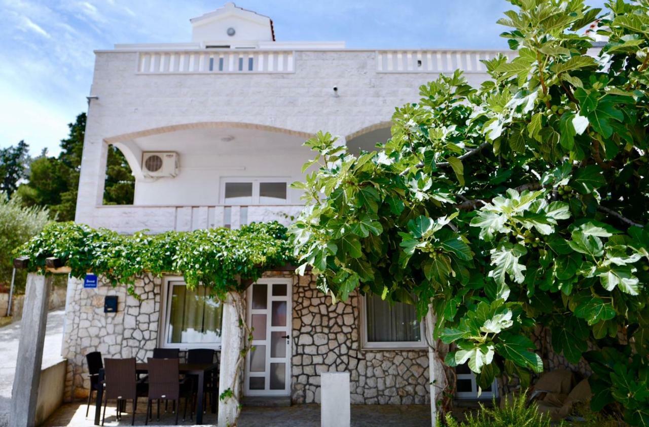 Apartments Ana Сутіван Екстер'єр фото