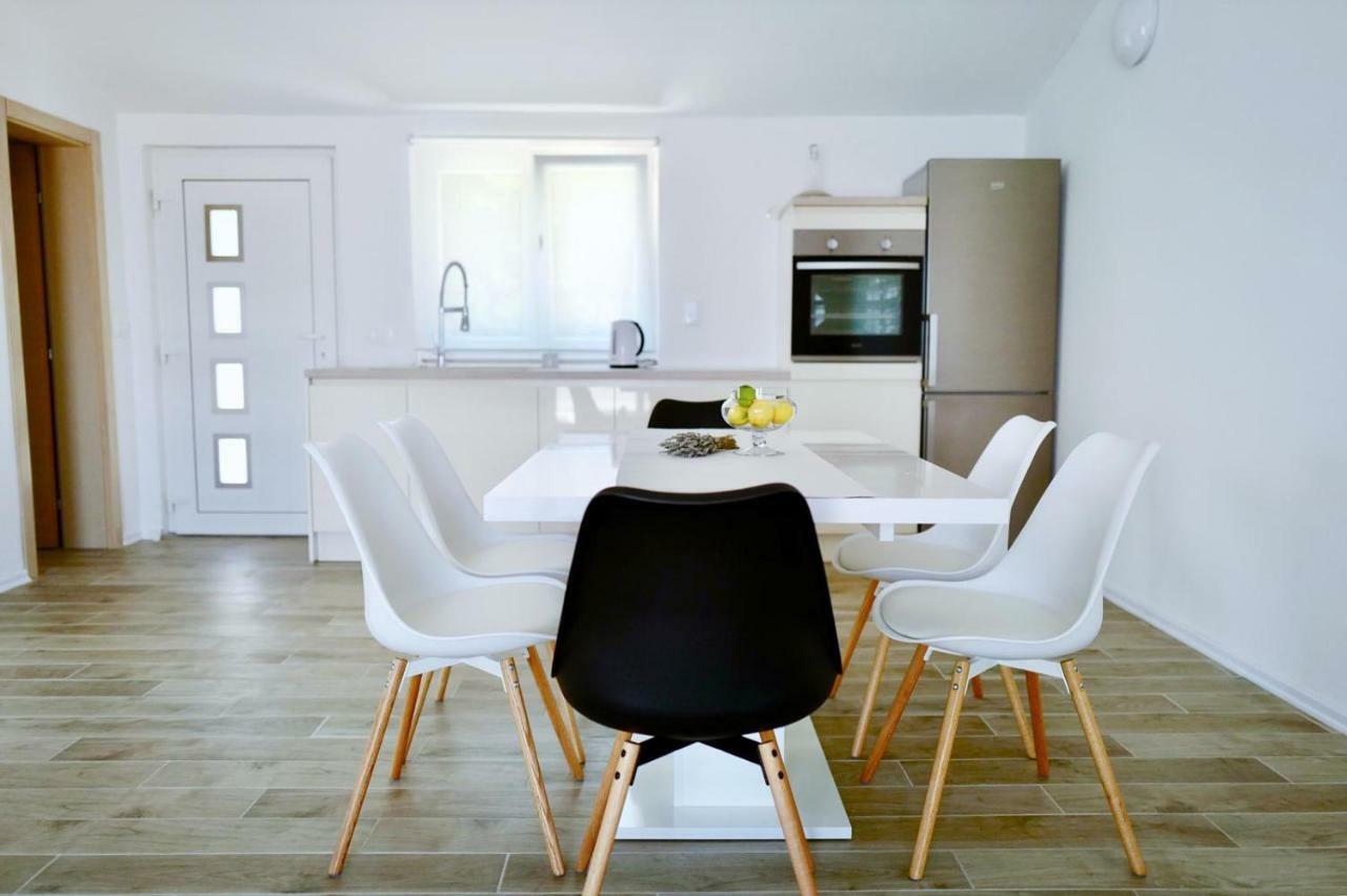Apartments Ana Сутіван Екстер'єр фото